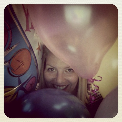 It's the anniversary of the crash of oceanic flight 815 AND my birthday! thank you #crabica for the balloons!