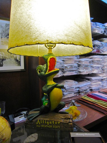 Alligator Coats Lamp