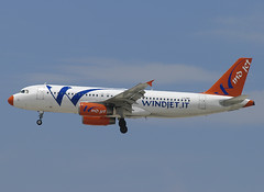 Windjet A320-231 I-LINF BCN 26/06/2004