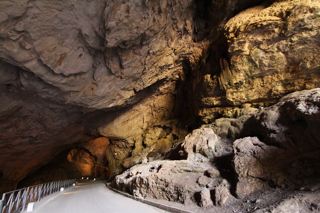 The spectacular (and free) Grotta di San Giovanni - a huge 850 m long cave right through the mountain range...