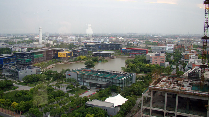 View over Jin Qiao Office Park<br/>© <a href="https://flickr.com/people/21833269@N03" target="_blank" rel="nofollow">21833269@N03</a> (<a href="https://flickr.com/photo.gne?id=6080653883" target="_blank" rel="nofollow">Flickr</a>)