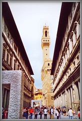 en la Galería Uffizi - vista del Palazzo Vecchio