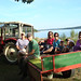 Familienausflug mit dem Traktor