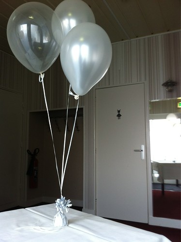Tafeldecoratie 3ballonnen Pearl White, Diamond Clear Lommerijk Rotterdam