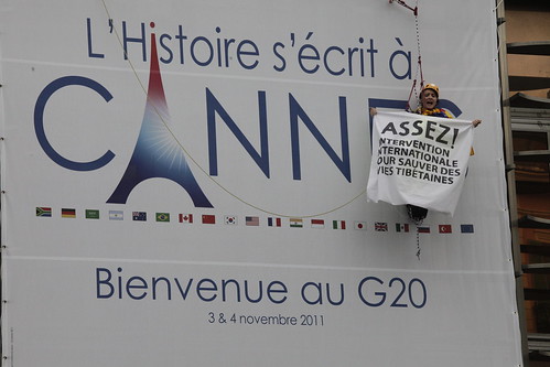 G20 banner drop for Tibet